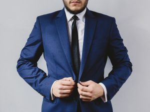 Jak wybrać idealnie dopasowaną marynarkę